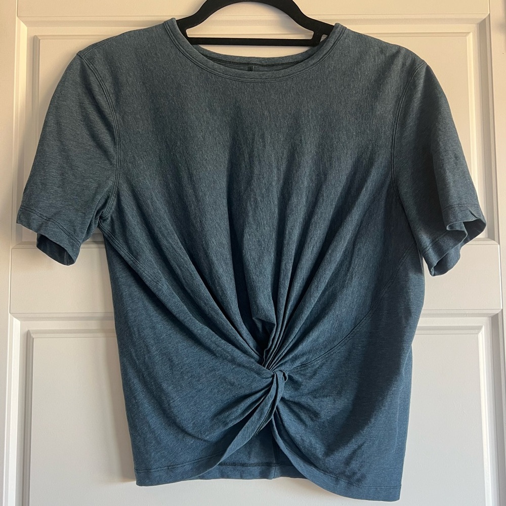 Lululemon crop shirt